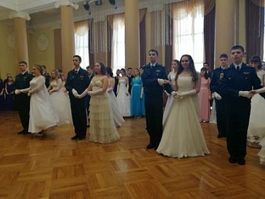 Депутаты Законодательного Собрания поздравили участников «Кадетского бала» в Ангарске